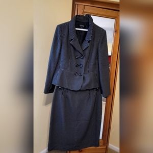 Kasper womens size 16 skirt suit